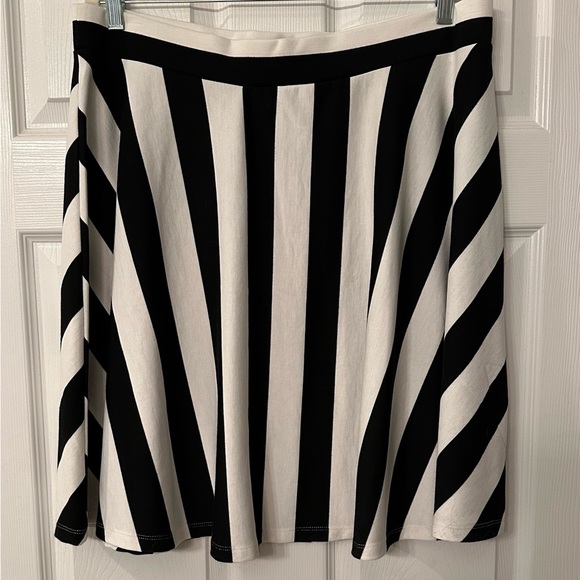 FOREVER 21+ XL Black White Stripe A Line Skater Circle Retro Skirt R $39 NWT - Picture 9 of 10
